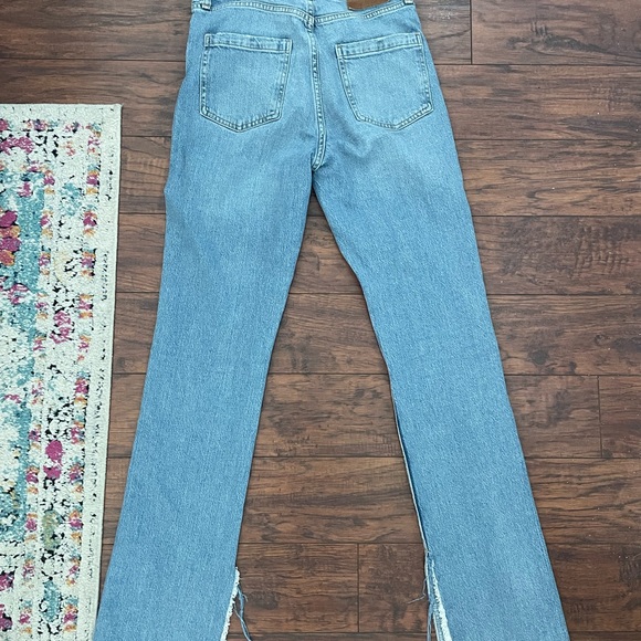 Zara mid rise jeans with slit hems near the bottom - Picture 4 of 6